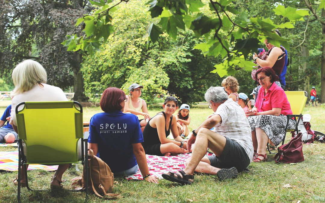 Den přátelství oslavila piknikem téměř tisícovka lidí