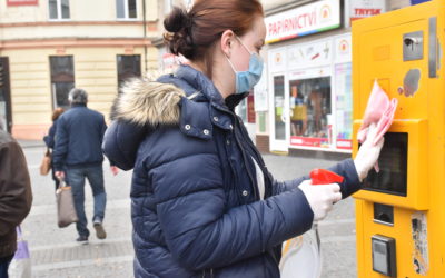 Dobrovolní „Dezinfikátoři“ ve spolupráci s knihovnou  bojují proti šíření nákazy